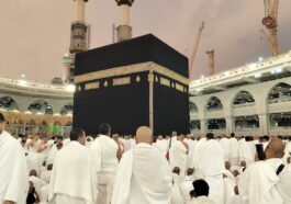 free photo of men gathered around kaba in mecca