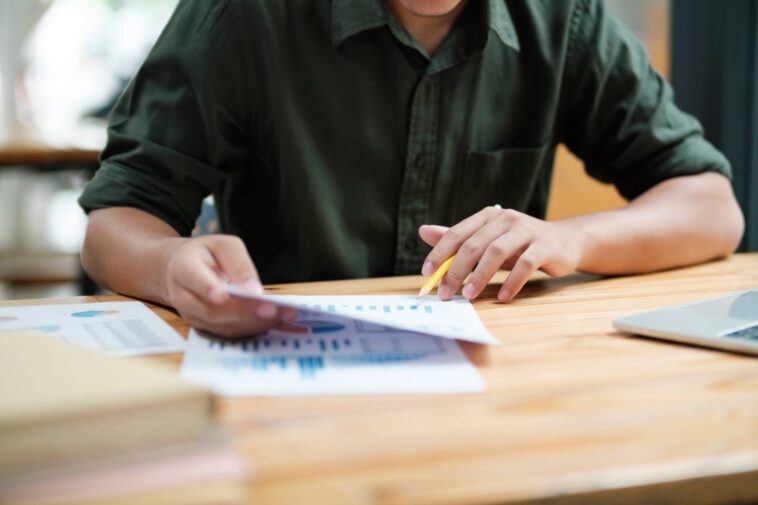 Understanding Fixed vs. Variable Student Loan Rates: A Guide for Inter 1 UnderstandingFixedvsVariableStudentLoanRatesAGuideforInternationalStudents