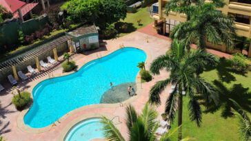 2 gprs poolside view