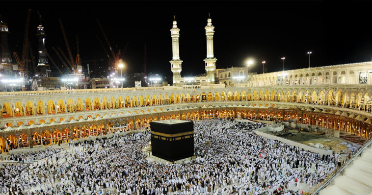 Your Guide to a Blessed Umrah: Choosing the Right Umrah Travel Agency 1 Makkah Kaaba Hajj Muslims 1