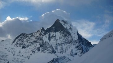 annapurna base camp trekking cUC6G44SfLY unsplash
