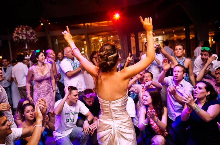 How to Set the Perfect Mood for Your Special Day? 1 Bay Areas Best Wedding Party DJs